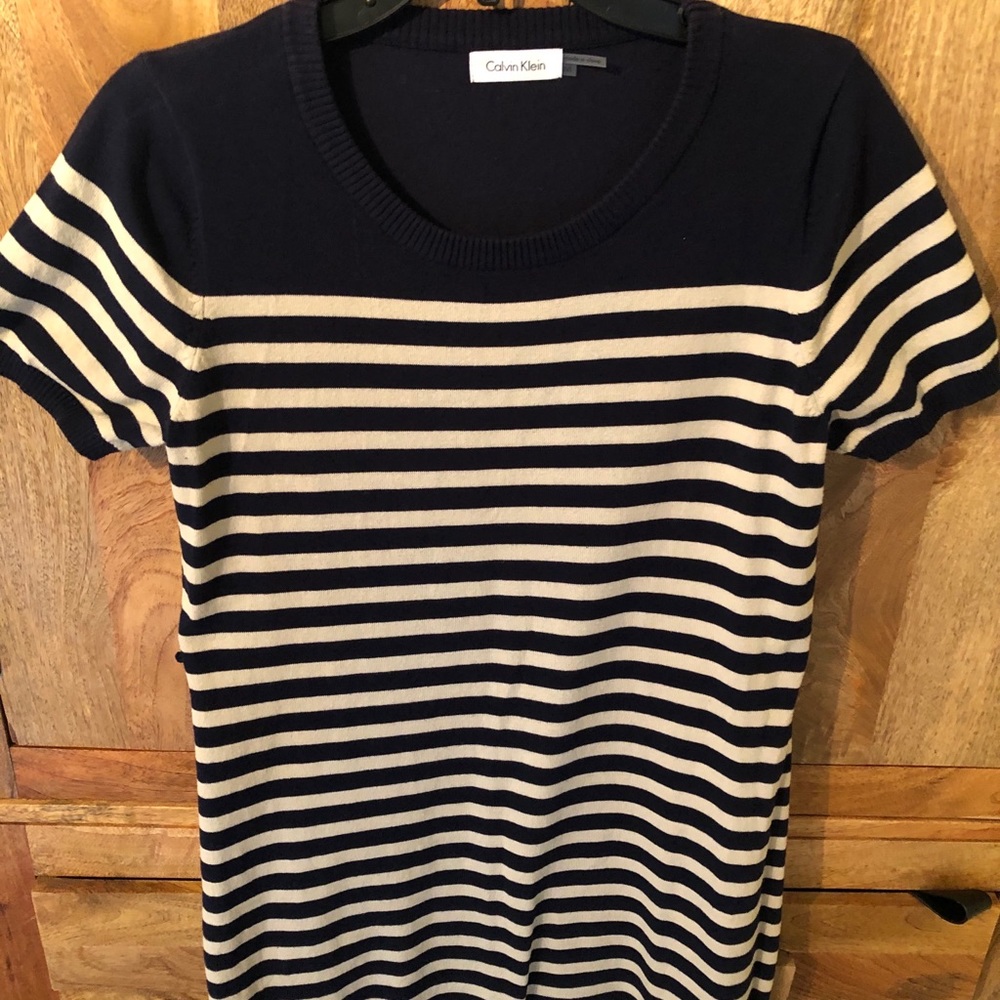 Calvin Klein Dress Medium, looks good with a belt